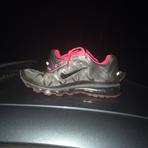 Nike airmaxes